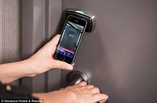 Apertura de la puerta de la habitación de hotel con el smartphone (Starwood)