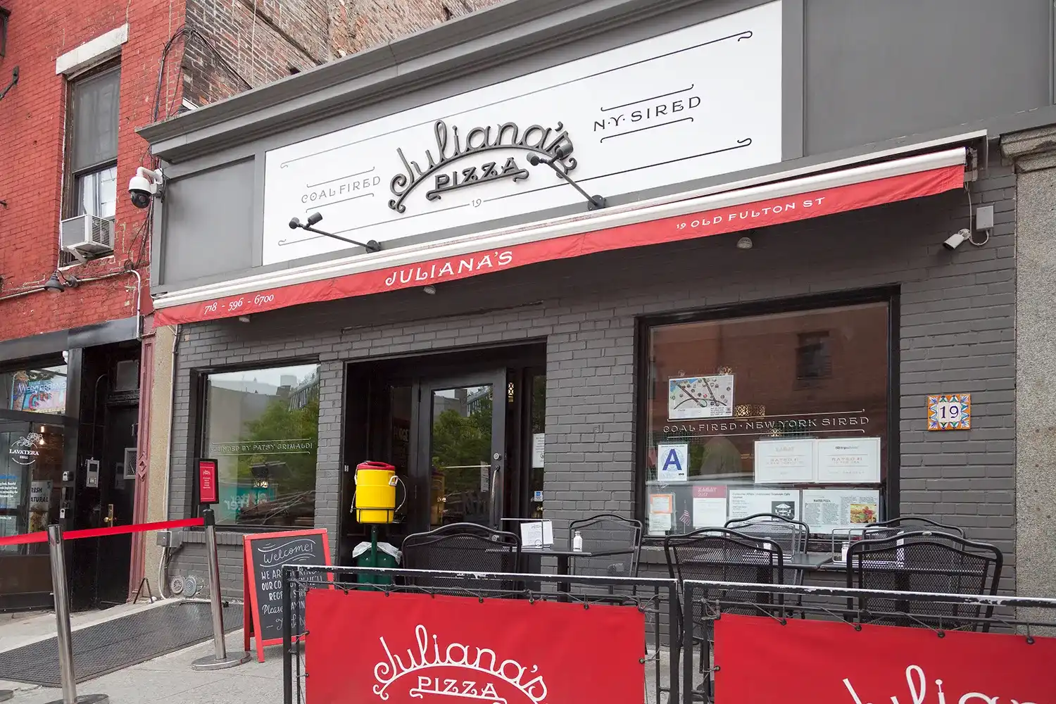 La fachada de Juliana's Pizza en Old Fulton Street, en Brooklyn