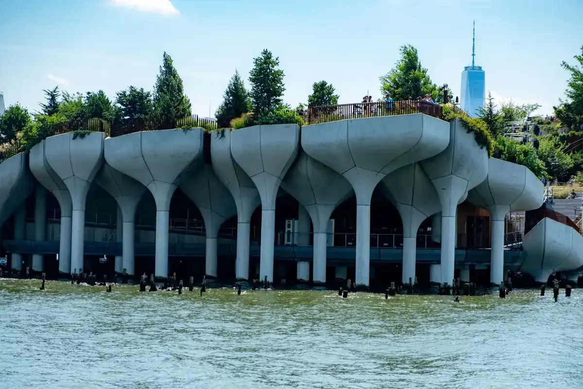 Little Island, el parque sobre pilares en forma de tulipán en el río Hudson
