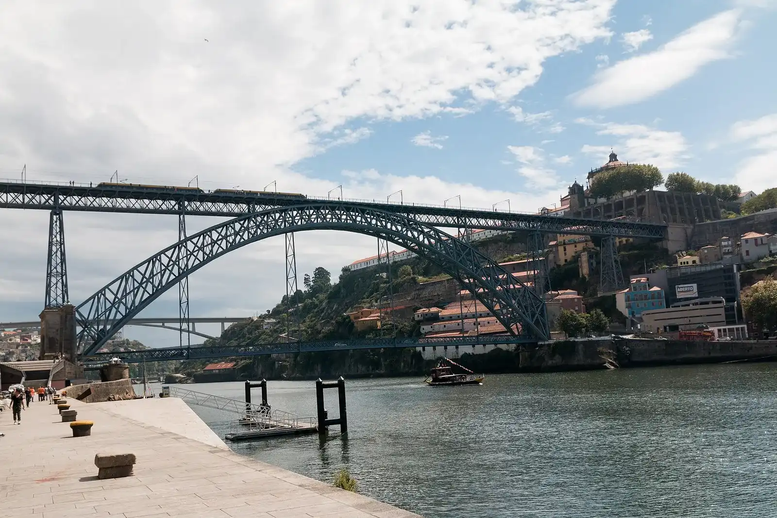La Ribeira de Oporto y el puente Luis I sobre el Duero
