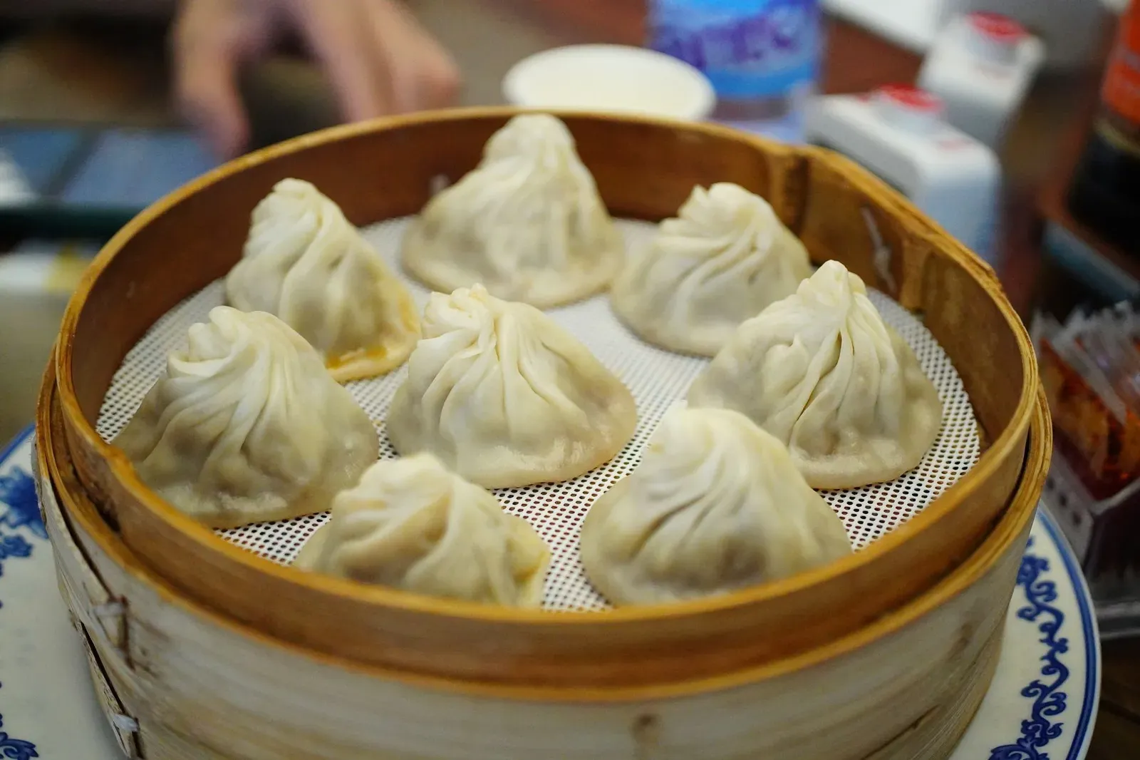 Xiao long bao en una cesta de bambú, el plato por el que se va a Joe's Shanghai (foto de referencia, no del restaurante)