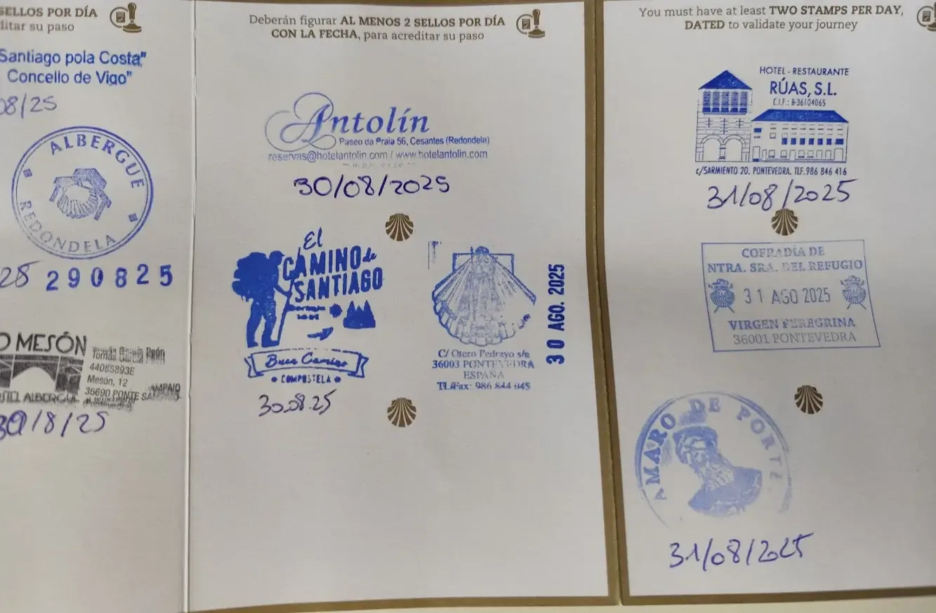 Stempels in de pelgrimscredencial van de Camino de Santiago