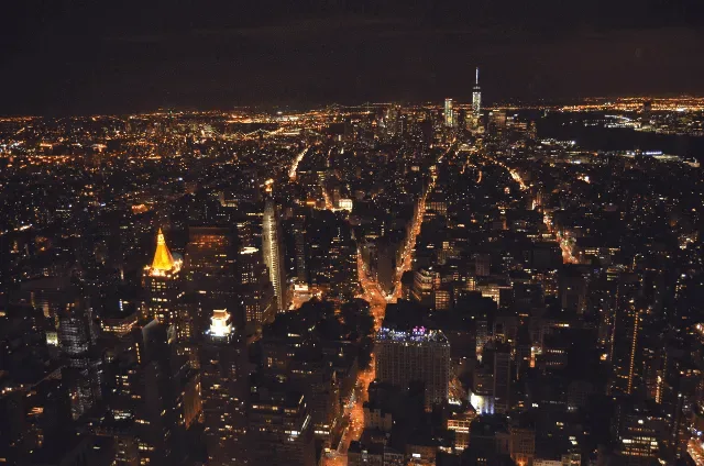 Nachtelijk uitzicht over Manhattan vanaf het Empire State Building, New York