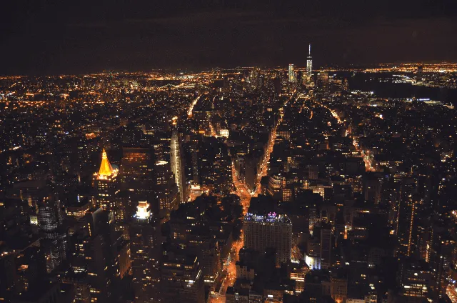 Vista nocturna de Manhattan desde el Empire State Building, Nueva York