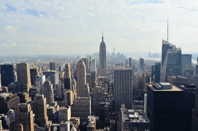 Uitzicht op het Empire State Building vanaf Top of the Rock, New York